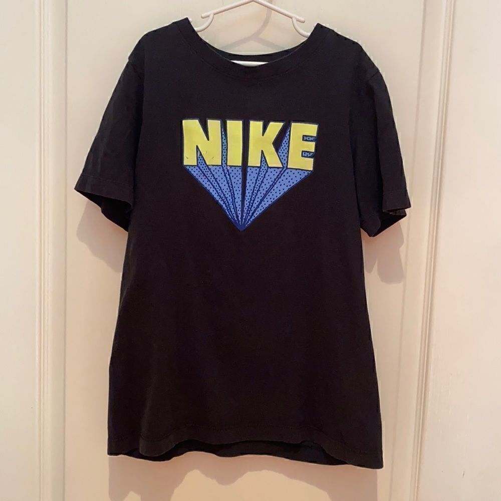 Very loved Nike Tee L